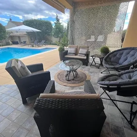 Belle Avec Piscine Et Villa *