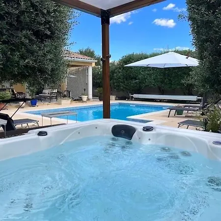 Villa Belle Avec Piscine Et *