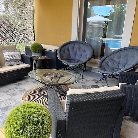 Belle Avec Piscine Et Villa Teyran